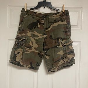 Men’s old navy camo cargo shorts